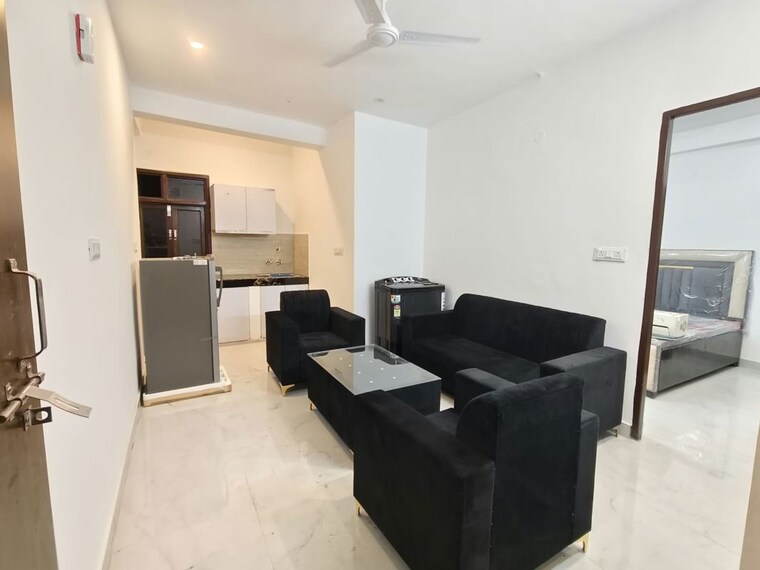 Room, freedom fighters enclave 1 Bedroom 450 Sq.Ft. Apartment In Freedom Fighters Enclave Delhi 10683614