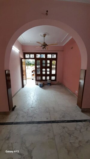 Room in 2 BHK Builder Floor at Ansal Plaza Sector-23, Sector 23 – for Rent