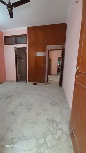 Room in 2 BHK Builder Floor at Ansal Plaza Sector-23, Sector 23 – for Rent