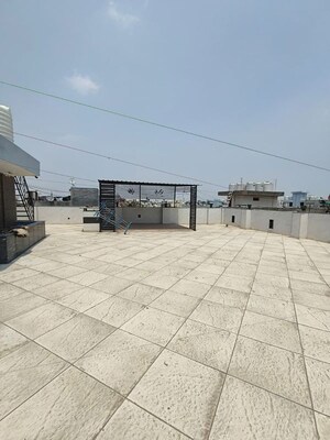 Parking in 2 BHK Builder Floor at Dwarka Mor – for Rent