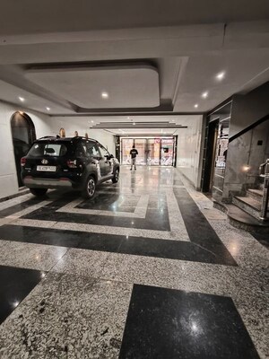 Parking in 2 BHK Builder Floor at Dwarka Mor – for Rent