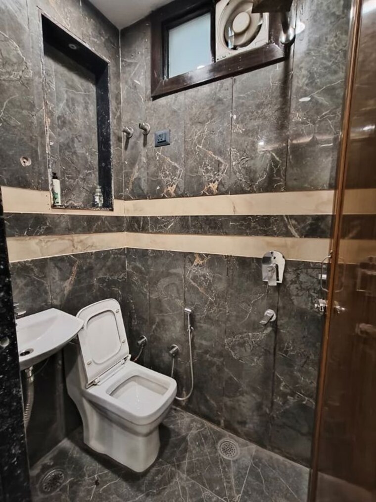 Kitchen, dwarka mor 2 Bedroom 60 Sq.Yd. Builder Floor In Dwarka Mor Delhi 10683814