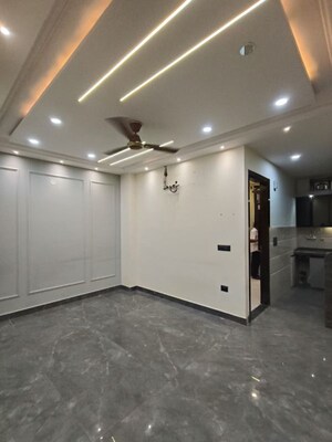 Room in 2 BHK Builder Floor at Dwarka Mor – for Rent