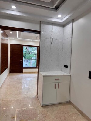 Room in 3 BHK Builder Floor at Palam Vihar – for Rent