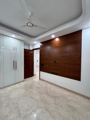 Room in 3 BHK Builder Floor at Palam Vihar – for Rent