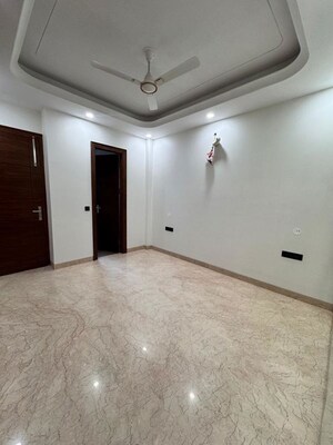 Room in 3 BHK Builder Floor at Palam Vihar – for Rent