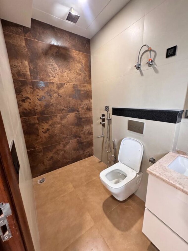 Bathroom, palam vihar 3 Bedroom 2200 Sq.Ft. Builder Floor In Palam Vihar Gurgaon 10683849