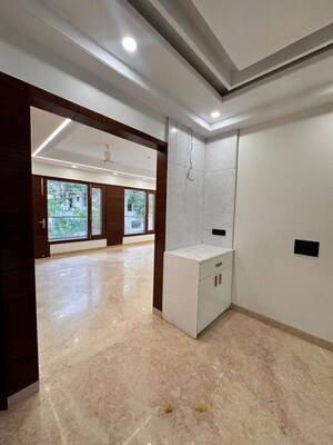 Room in 3 BHK Builder Floor at Palam Vihar – for Rent