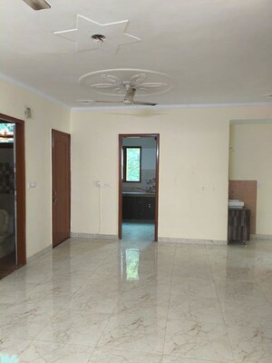 Room in 3 BHK Builder Floor at Palam Vihar – for Rent