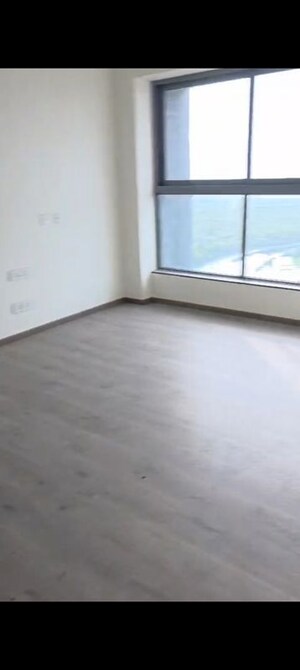 Room in 3 BHK Apartment at Sheth 72 West, Andheri West – for Rent