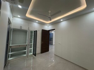 Building Lobby in 3 BHK Builder Floor at Smart World Orchard, Sector 61 – for Rent