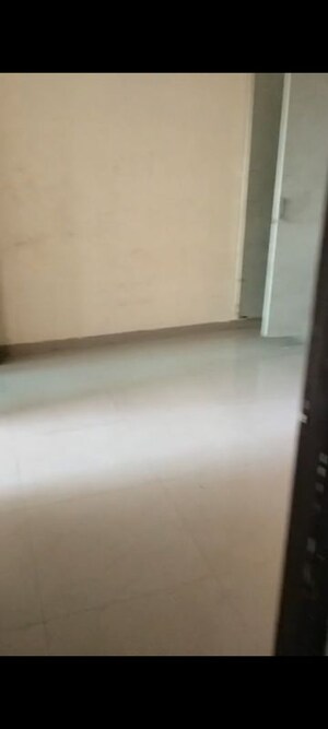 Room in 2 BHK Apartment at Windsor Paradise 2, Raj Nagar Extension – for Rent