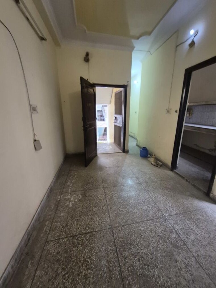  Parking, mayur vihar 2.5 Bedroom 680 Sq.Ft. Builder Floor In Mayur Vihar Delhi 10684043