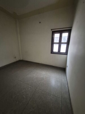 Room in 2.5 BHK Builder Floor at Mayur Vihar – for Rent