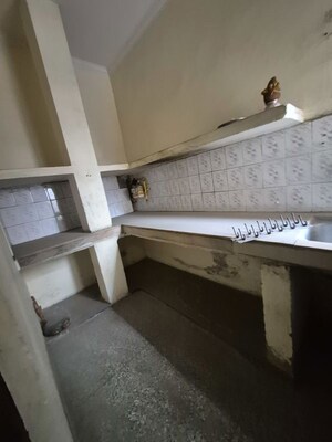 Bathroom in 2.5 BHK Builder Floor at Mayur Vihar – for Rent