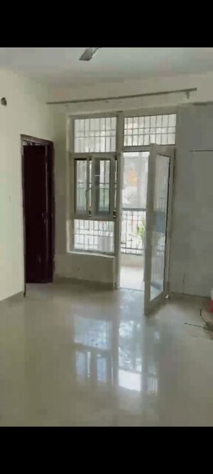 Room in 2 BHK Apartment at JKG Palm Resort, Raj Nagar Extension – for Rent