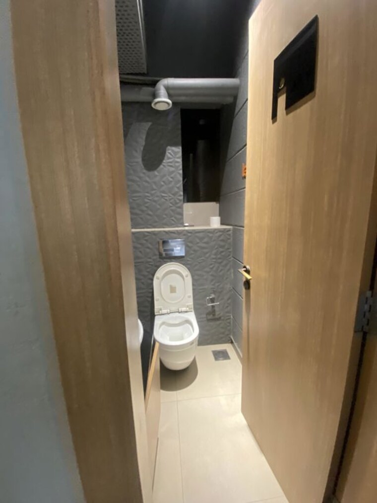 Bathroom, mittal-tower-mumbai Commercial Office Space 1980 Sq.Ft. In Nariman Point Mumbai 10684050