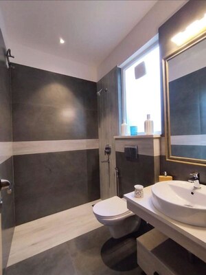 Team Area in 3 BHK Builder Floor at Ardee City, Sector 52 – for Rent