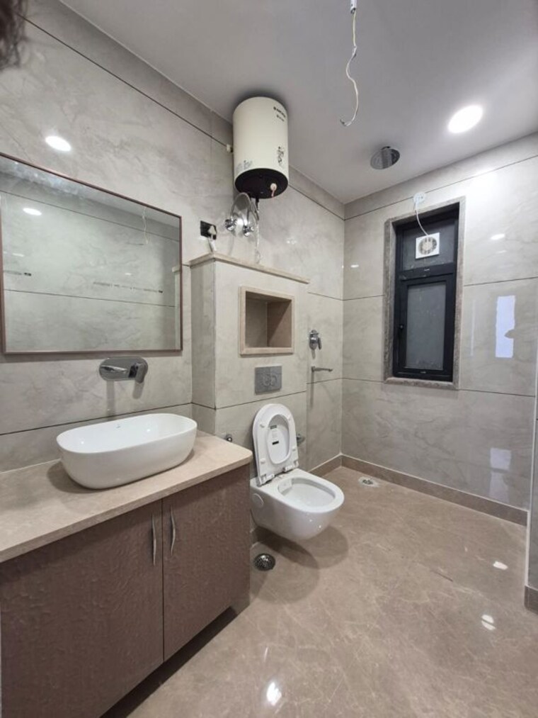 Bathroom, south city 1 3 Bedroom 2500 Sq.Ft. Builder Floor In South City 1 Gurgaon 10684099