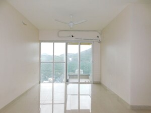 Room in 3 BHK Apartment at Sheth Montana, Mulund West – for Rent