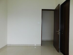 Room in 3 BHK Apartment at Sheth Montana, Mulund West – for Rent