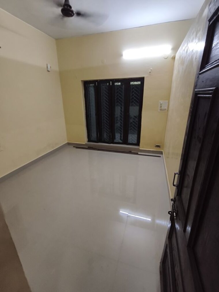 Room, kanwali road 1 Bedroom 1500 Sq.Ft. Independent House In Kanwali Road Dehradun 10684109
