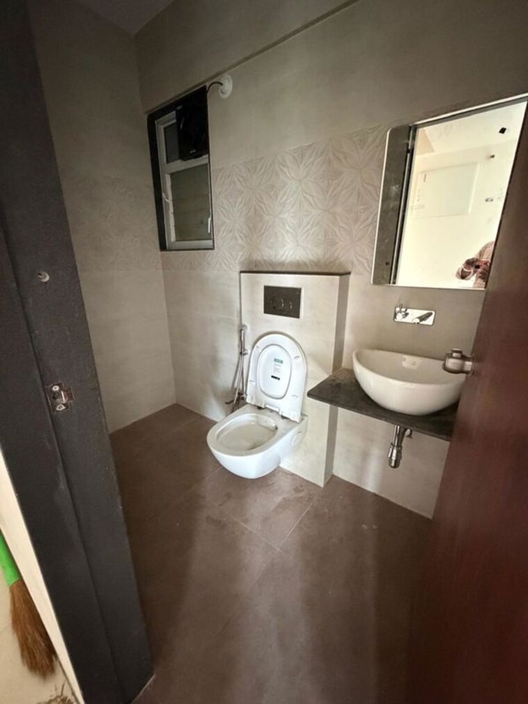 Bathroom, badhekar-arunali 3 Bedroom 976 Sq.Ft. Apartment In Kothrud Pune 10684115