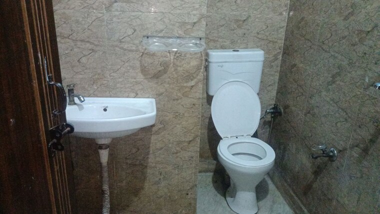 Bathroom, vaishali sector 3 1 Bedroom 350 Sq.Ft. Builder Floor In Vaishali Sector 3 Ghaziabad 10684114