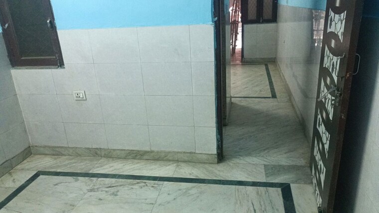 Room, vaishali sector 3 1 Bedroom 350 Sq.Ft. Builder Floor In Vaishali Sector 3 Ghaziabad 10684114