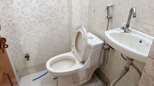 Bathroom in 1 BHK Builder Floor at Vaishali Sector 2 – for Rent
