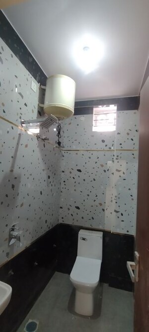 Attached Bathroom in 6+ BHK Builder Floor at Rt Nagar – for Sale