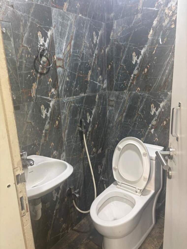 Bathroom, mittal-tower-mumbai Commercial Office Space 780 Sq.Ft. In Nariman Point Mumbai 10684133