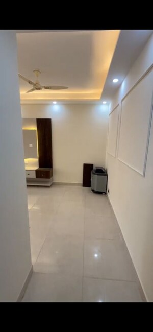 Furnished Amenities in 2 BHK Apartment at Mahira Bazaar 63A, Sector 63a – for Rent