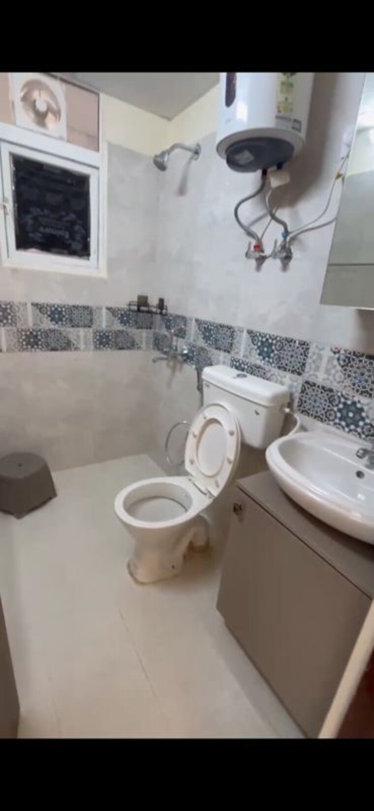 Bathroom, mahira-bazaar-63a 2 Bedroom 696 Sq.Ft. Apartment In Sector 63a Gurgaon 10684150