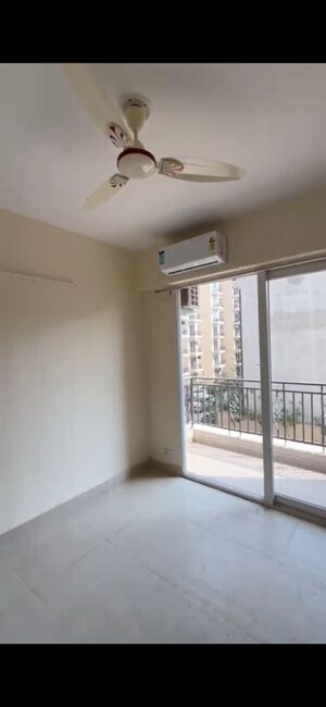 Room in 2 BHK Apartment at Mahira Bazaar 63A, Sector 63a – for Rent