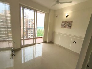 Room in 3 BHK Apartment at Signature Global City 81, Sector 81 – for Rent