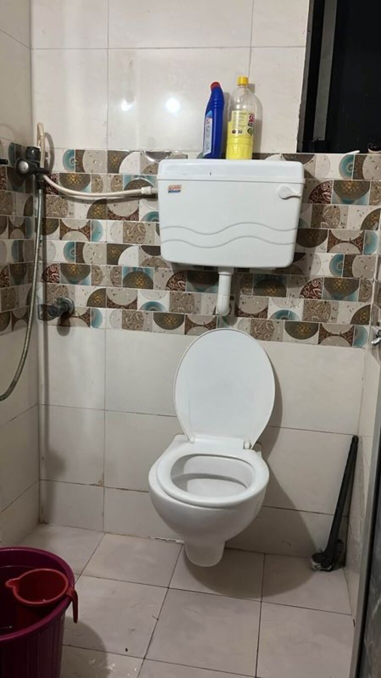 Bathroom, infiniti-mall 2 Bedroom 850 Sq.Ft. Apartment In Andheri West Mumbai 10684169