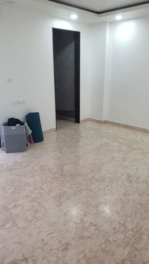 Room in 4 BHK Builder Floor at Geetanjali Enclave – for Rent