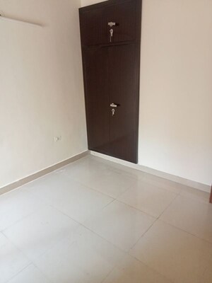 Room in 3 BHK Apartment at Amrapali Terrace Homes, Tech Zone 4 Greater Noida – for Rent