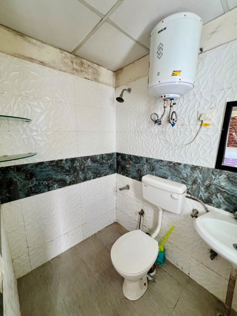 Bathroom, nk-savitry-enclave 1 Bedroom 650 Sq.Ft. Apartment In Vip Road Zirakpur 10684238