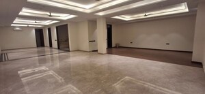 Room in 5 BHK Builder Floor at Kailash Colony – for Rent