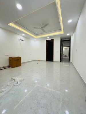 Room in 4 BHK Apartment at Palm Residency Chhatarpur, Chattarpur – for Rent