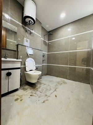 Bathroom in 4 BHK Apartment at Palm Residency Chhatarpur, Chattarpur – for Rent