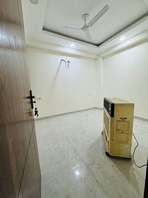 Bathroom in 4 BHK Apartment at Palm Residency Chhatarpur, Chattarpur – for Rent