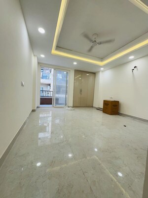 Room in 4 BHK Apartment at Palm Residency Chhatarpur, Chattarpur – for Rent