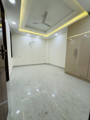 Room in 4 BHK Apartment at Palm Residency Chhatarpur, Chattarpur – for Rent