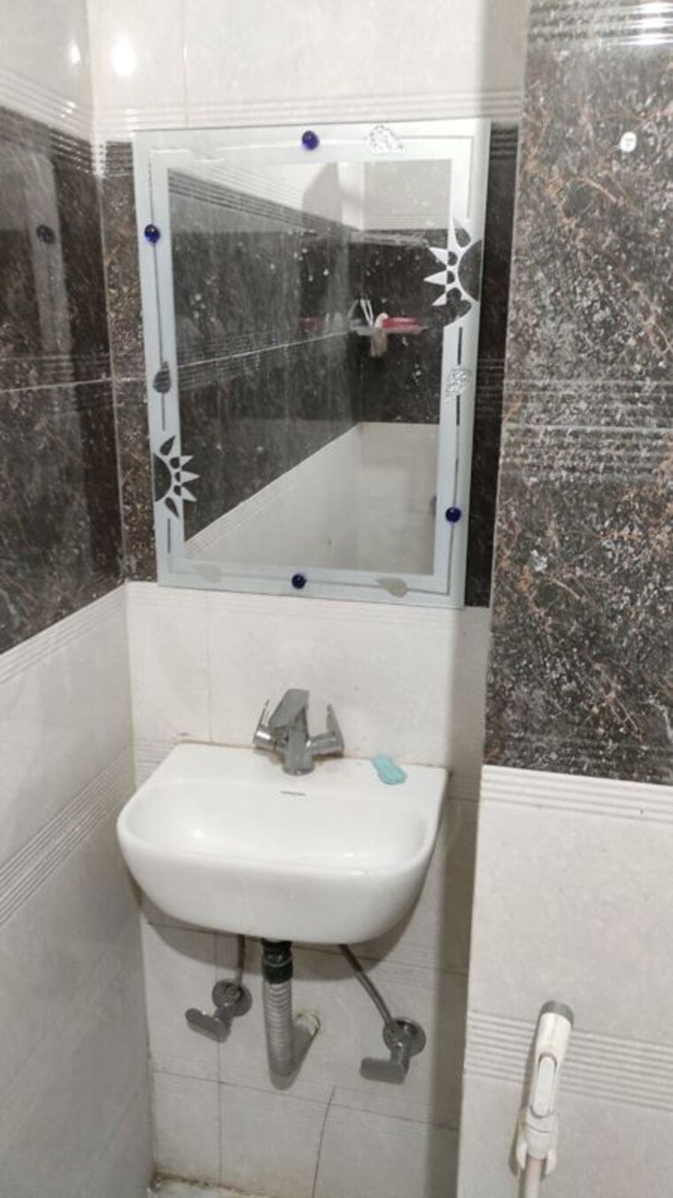 Bathroom, sector 14 2 Bedroom 952 Sq.Ft. Independent House In Sector 14 Gurgaon 10684285