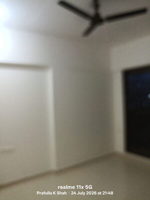 1 RK Apartment For Rent in UK Iridium, Kandivali East
