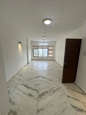 Room in 2 BHK Apartment at Lak Sheil Tower, Andheri West – for Rent