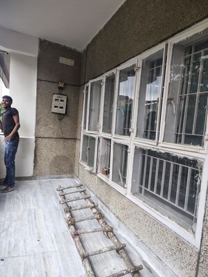 Staircase in 3.5 BHK Villa at Sector 55 – for Rent